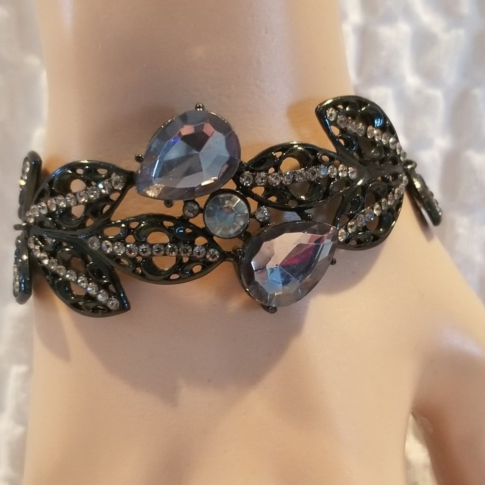 Bracelet black filigree with rhinestones and resin lavender color